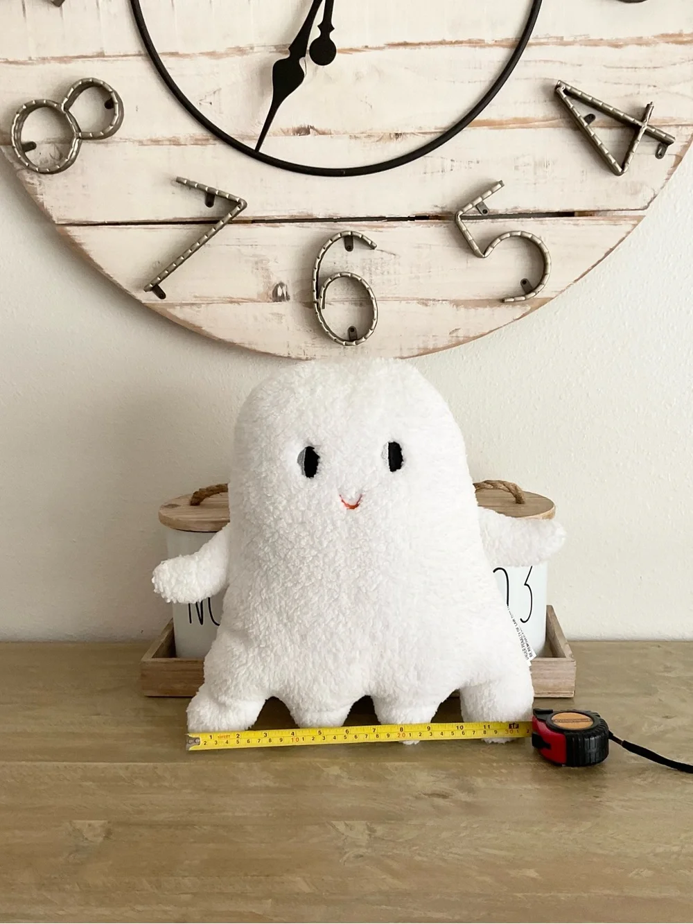 Hyde & EEK! soft white